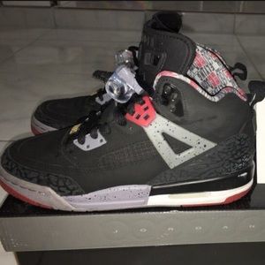 Jordan Spizike size 4Y (Kids)